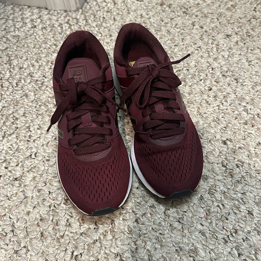 🔥 New!🔥 Size 7; New Balance Sneakers; Burgundy and Gold
